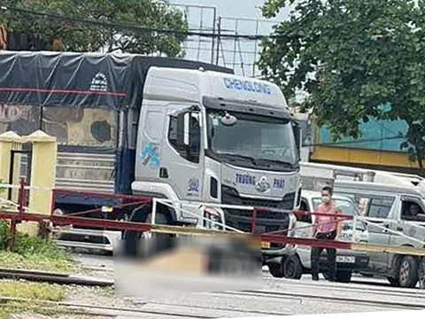 Xót xa nữ sinh viên năm cuối đại học tử vong tại chỗ khi "dính" điểm mù xe tải, hiện trường đầy ám ảnh