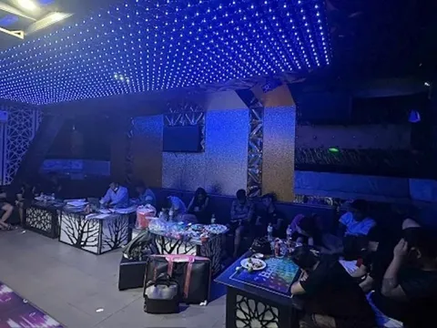 Cảnh sát ập vào quán karaoke HC ở Đồng Tháp, bí mật trần trụi được lật mở ở 2 phòng VIP