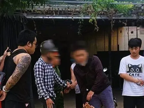 4 nghi phạm người nước ngoài xịt hơi cay, cướp ô tô như phim hành động