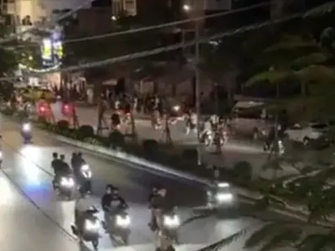 Cận cảnh hình ảnh hàng trăm "quái xế" gây náo loạn phố trung tâm Hải Phòng