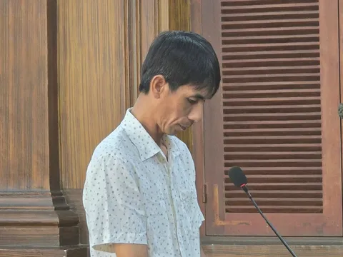 Gia đình có 7 người thiệt mạng trong vụ cháy tại TPHCM: Tất cả đại diện của bị hại ôm chầm lấy bị cáo và tiếng nức nở cuối phiên tòa