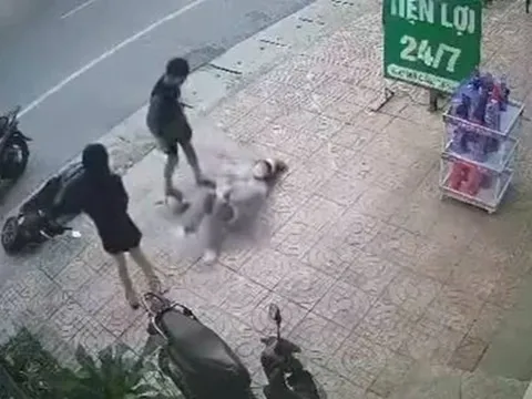 Nam thanh niên quật ngã 2 cô gái đầy thô bạo giữa đường là ai?