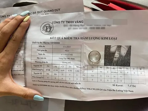 Mua vàng 18k, lúc đem bán, cô gái ngỡ ngàng vì không đủ hàm lượng vàng 10K