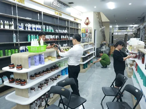 Phát hiện bí mật khủng bên trong 4 kho hàng ở Quảng Trị