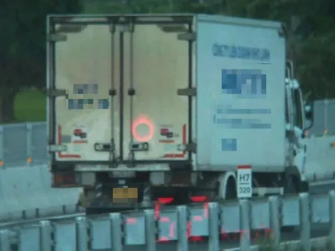 Chạy với tốc độ 52km trên tuyến cao tốc, tài xế ô tô bị xử phạt vì lý do này