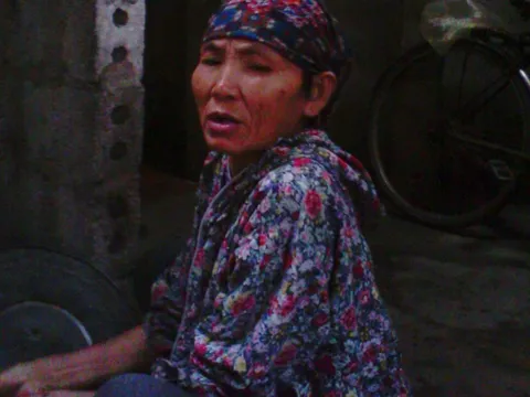 Người mẹ U70 mất tích khi đạp xe tìm con ở Hà Nội: Nước mắt người con lạc mẹ trong vô vọng