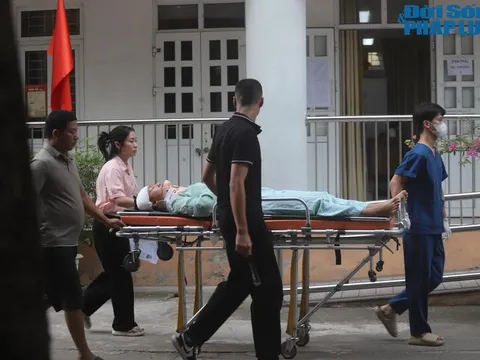 Nam sinh gặp nạn phải đến điểm thi bằng xe cáng, nỗi lo về ước mơ dang dở khiến nhiều người xót xa