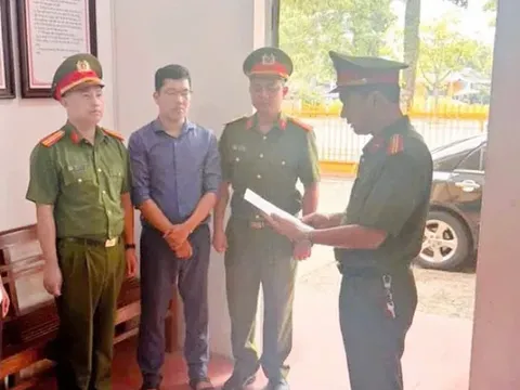 Mánh khóe biển thủ tiền bảo hiểm y tế của hơn 300 học sinh như thế nào?