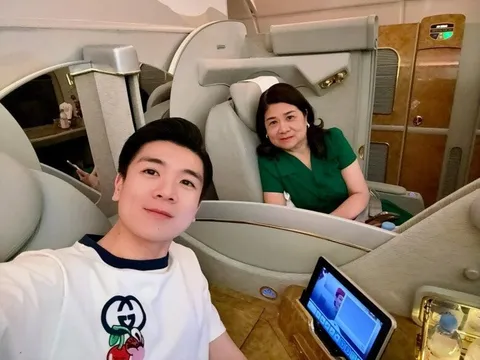 Phu nhân Bầu Hiển chuẩn "mẹ quốc dân": Làm "bạn nhậu" với quý tử, không cần con dâu tự tay chăm 3 cháu nội