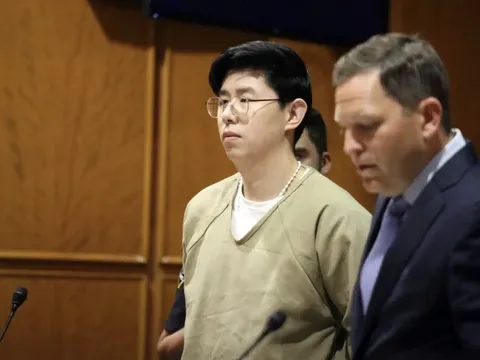 Nam bác sĩ hầu tòa vì xâm hại 4 nữ bệnh nhân khi gây mê; đánh bất tỉnh 3 cô gái khác dụ đến nhà, cưỡng hiếp