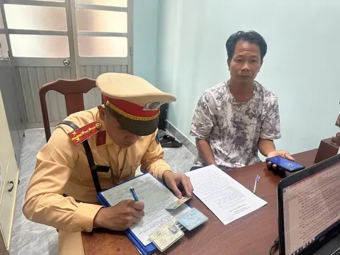 Mức xử phạt với tài xế chạy ngược chiều, văng tục và có hành vi đe dọa người khác