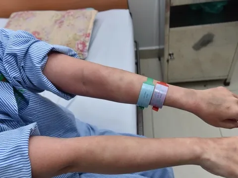 Thuốc giảm mỡ bụng và collagen không rõ nguồn gốc khiến một nữ bệnh nhân phải nhập viện trong tình trạng nguy kịch