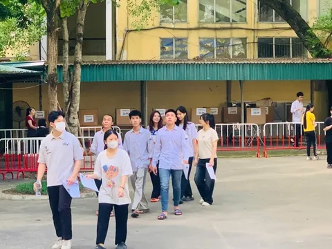 Phụ huynh “đứng ngồi không yên” về bảng điểm chuẩn vào lớp 10 THPT công lập được viết tay "nhảy múa" trên mạng, Sở Giáo dục nói gì?