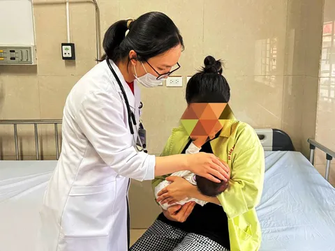 Tự ý pha loãng sái thuốc phiện cho bé 1 tháng tuổi uống, cả gia đình hối hận muộn màng