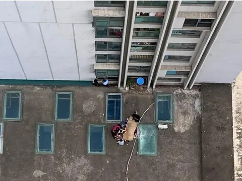 Nữ sinh viên rơi từ tầng 15 xuống sân, hiện trường đau lòng