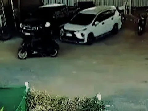 Vợ mang thai 9 tháng khóc ngất bên thi thể chồng bị bắn sau vụ trộm xe máy