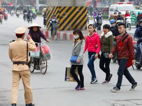 Từ nay, người đi bộ bị phạt đến 600.000 đồng nếu vi phạm điều này, lỗi cơ bản ai cũng dễ mắc phải