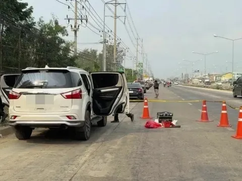 Phát hiện 2 thi thể trong ô tô bên đường nghi án mạng, hiện trường ám ảnh