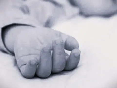 Bé trai 2 tuổi mất tích bí ẩn 10 ngày: Bố mẹ quặn lòng phát hiện thi thể cách nhà không xa