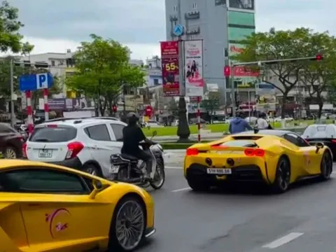 Xôn xao dàn siêu xe bạc tỷ nối đuôi vượt đèn đỏ ở ngã tư TP Đà Nẵng