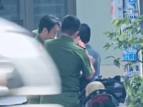 Người đàn ông đâm bạn gái tử vong trước chùa rồi về nhà tự tử: Quá khứ bất hảo 