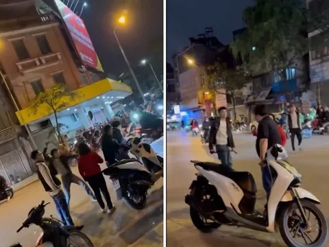 Clip nhóm thanh niên hung hãn tấn công người đàn ông giữa phố Hà Nội, không một ai dám can ngăn