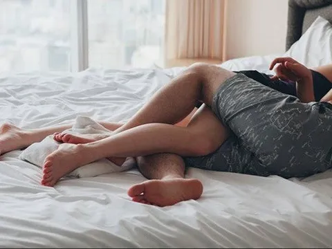 Cô gái 20 tuổi ngất xỉu liệt nửa người trong lúc 'thân mật' quá đà với bạn trai, cảnh báo 1 hành động chớ làm khi yêu