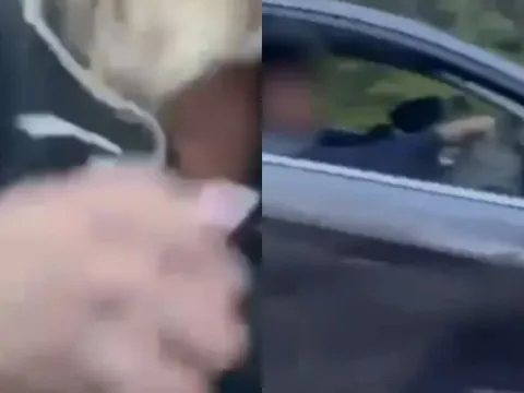 Clip: Nữ tài xế mất kiểm soát lao ra đập kính, đấm nắp capo xe khác sau khi va chạm giao thông , cư dân mạng cạn lời