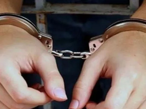 Bé trai 5 tuổi bị bố dùng gối đè lên mặt tử vong sau mâu thuẫn hôn nhân, mẹ gào khóc trong tuyệt vọng