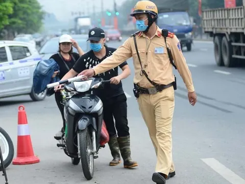 Từ nay: Mượn xe máy phải mang theo giấy tờ này nếu không sẽ bị CSGT phạt tới 8 triệu đồng