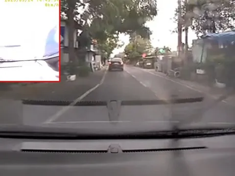 Clip: Hãi hùng khoảng khắc sét đánh trúng ô tô đang đi trên đường, tài xế bình an vô sự nhờ điều này