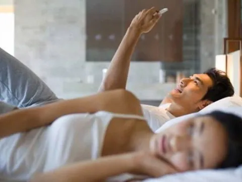 Phát hiện chồng nhắn tin gửi ảnh nhạy cảm với gái lạ, mẹ chồng làm 1 việc khiến con dâu không kịp trở tay