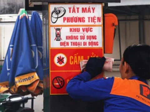 Từ 1/7/2025: Sử dụng điện thoại tại cây xăng có thể bị phạt đến 7 triệu đồng, có phải không, biết sớm kẻo mất tiền