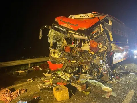 Tai nạn nghiêm trọng trên cao tốc Đà Nẵng - Quảng Ngãi: Xe khách 45 chỗ va chạm với xe đầu kéo nhiều người thương vong