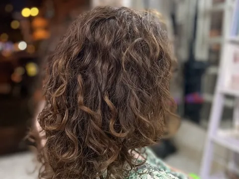 Bác sĩ cảnh báo 3 nhóm người nếu nhuộm tóc có thể gây ung thư bàng quang: Đừng chủ quan