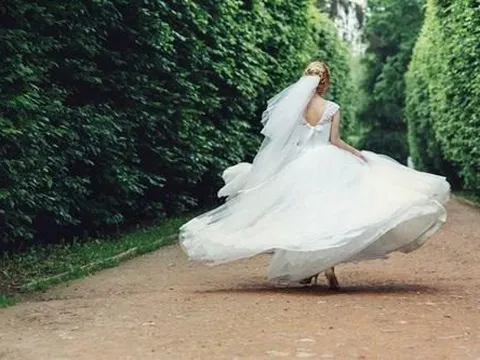 Người cha 55 tuổi lén yêu vị hôn thê của con trai, ôm theo tiền vàng bỏ trốn cùng nhau