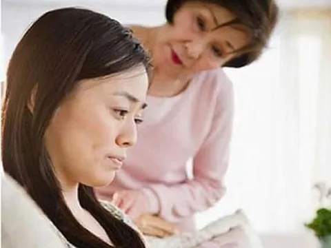 Mẹ chồng lén nhét bao cao su vào vali con trai trước khi đi công tác, tôi nói một câu khiến bà tái mặt bỏ về quê