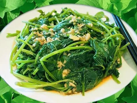 Loại rau trước thường cho lợn ăn nay thành món ăn đồng quê tốt như thần dược, kẻ thù của ung thư