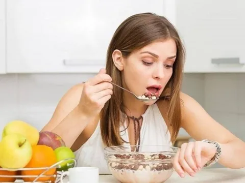 Thói quen ăn uống âm thầm rút ngắn tuổi thọ: Rất nhiều người mắc mỗi ngày mà không hay biết