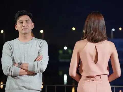 Đến nhà chồng cũ thăm con gái thì nghe tiếng rên của anh, tôi bủn rủn trước cảnh tượng trên giường