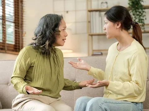 Bao năm bị mẹ chồng lạnh lùng, ngày bà hấp hối công bố di chúc khiến tôi muốn ngã khụy