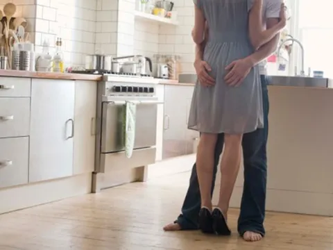 Phải lòng giúp việc hơn tuổi, chồng bỏ vợ con mang hết tiền bạc ra đi, 3 năm sau gặp lại chị, tôi mới thấy mình là người chiến thắng