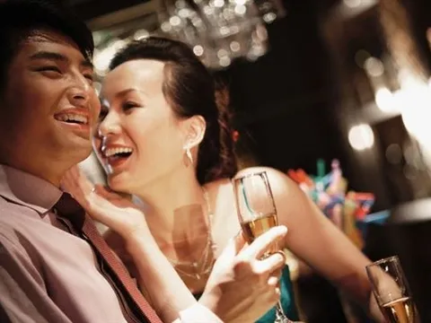 Yêu mù quáng, vợ lén đem hết vàng cưới trả nợ cho tình trẻ, tôi ngã quỵ khi em buông câu phũ phàng