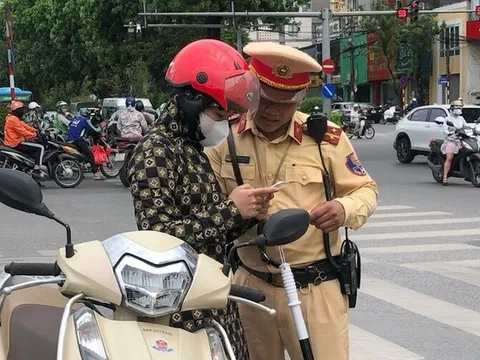 Từ nay đến Tết: Vợ chồng, người thân đi xe của nhau sẽ bị phạt tới 8 triệu đồng nếu không chú ý điều này, nhiều người chủ quan bỏ qua