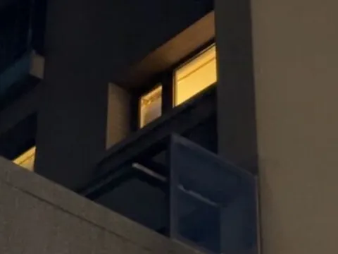 Mẹ nhốt con gái 21 tuổi trong phòng 5 ngày không ăn uống: Bố ngửi thấy mùi lạ phá cửa, bàng hoàng phát hiện thi thể