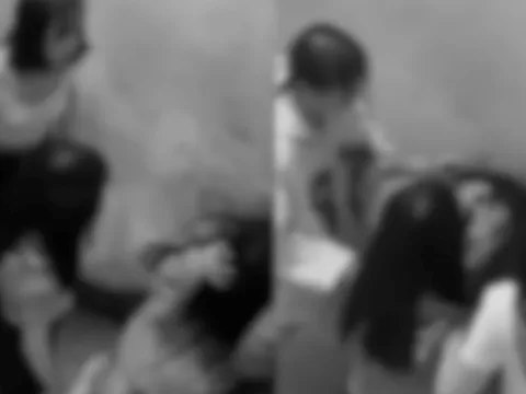 Nữ sinh cấp 3 bị nhóm 5 thiếu niên dồn vào chân cầu thang hành hung dã man khiến dư luận phẫn nộ