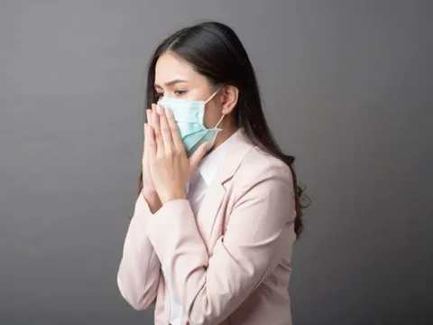 Nữ sinh 21 tuổi bị ho, đi khám mắc ung thư phổi giai đoạn cuối, qua đời sau 5 ngày: Cảnh báo dấu hiệu quen thuộc hay chủ quan bỏ qua