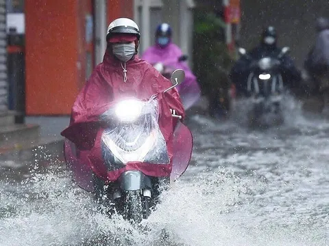 Từ nay: Người điều khiển xe máy có thể bị phạt tới 14.000.000 đồng nếu không bật đèn khi trời mưa, ai cũng cần lưu ý trường hợp này