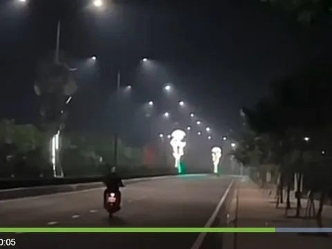 Vợ quay clip chồng bốc đầu xe đăng MXH câu view, nhận ngay 'án phạt' 12 triệu đồng và tịch thu luôn xe máy