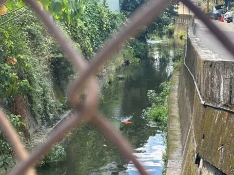 Phát hiện thi thể bé sơ sinh trong mương nước, mẹ ruột 25 tuổi bị bắt tại ký túc xá: Lời khai gây phẫn nộ